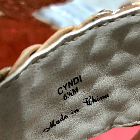 Donald Pliner natural cork /metallic flatform-61/2 - Picture 6 of 7